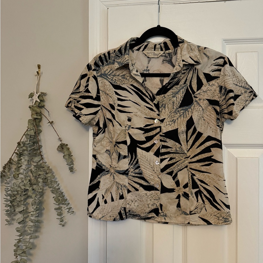 Women’s Vintage Hawaiian Button Up